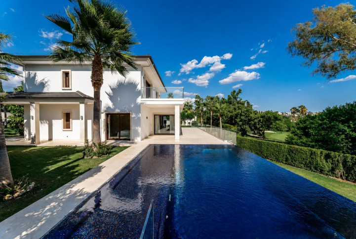 Dom Sprzedaż Nueva Andalucía, San Pedro Alcántara, Marbella, Costa del Sol Occidental, Malaga, Andaluzja, 29660, Hiszpania 1