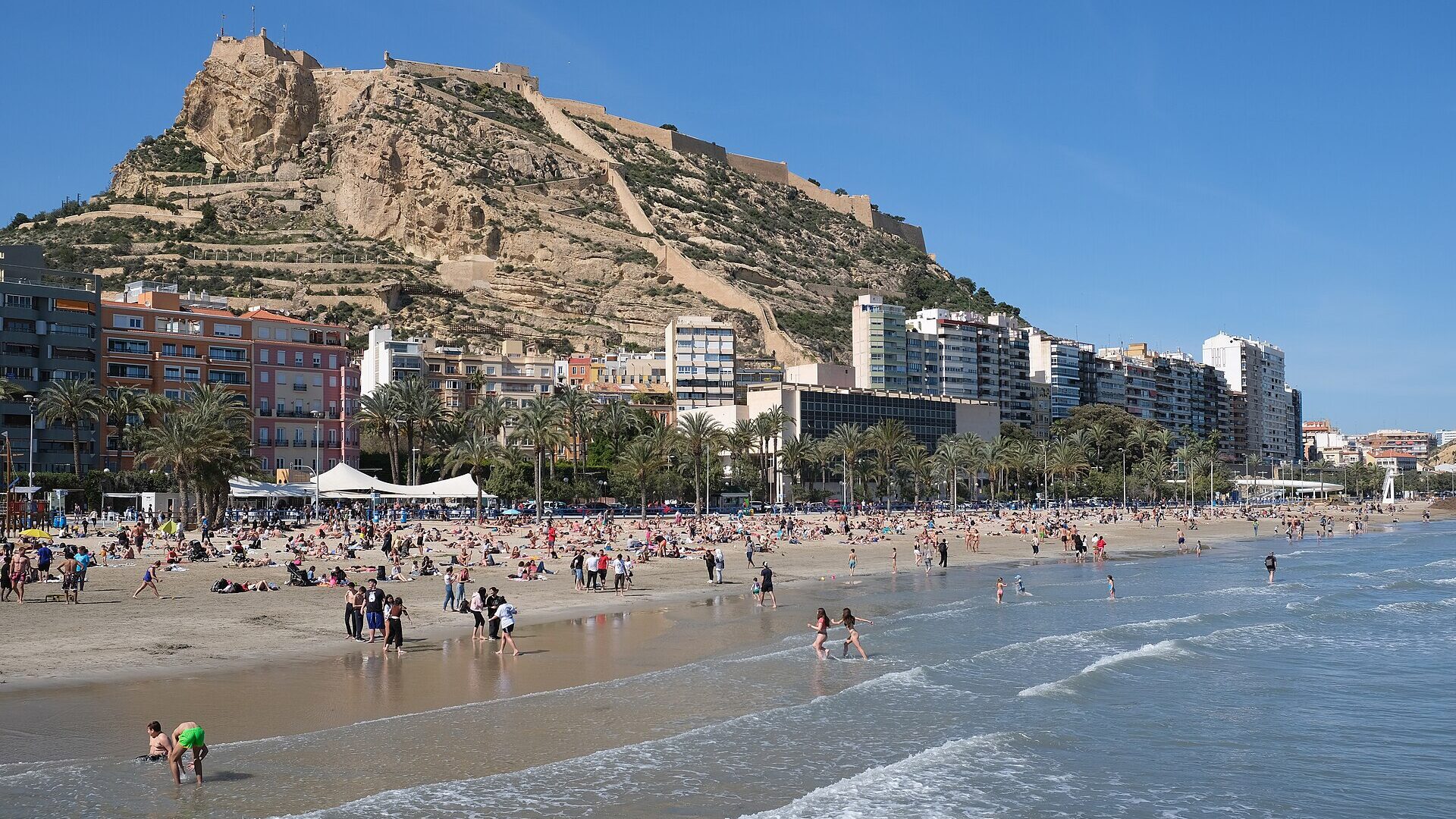 Koszty życia w Hiszpanii w 2026 r.: ile naprawdę kosztuje mieszkanie na Costa Blanca i Costa del Sol