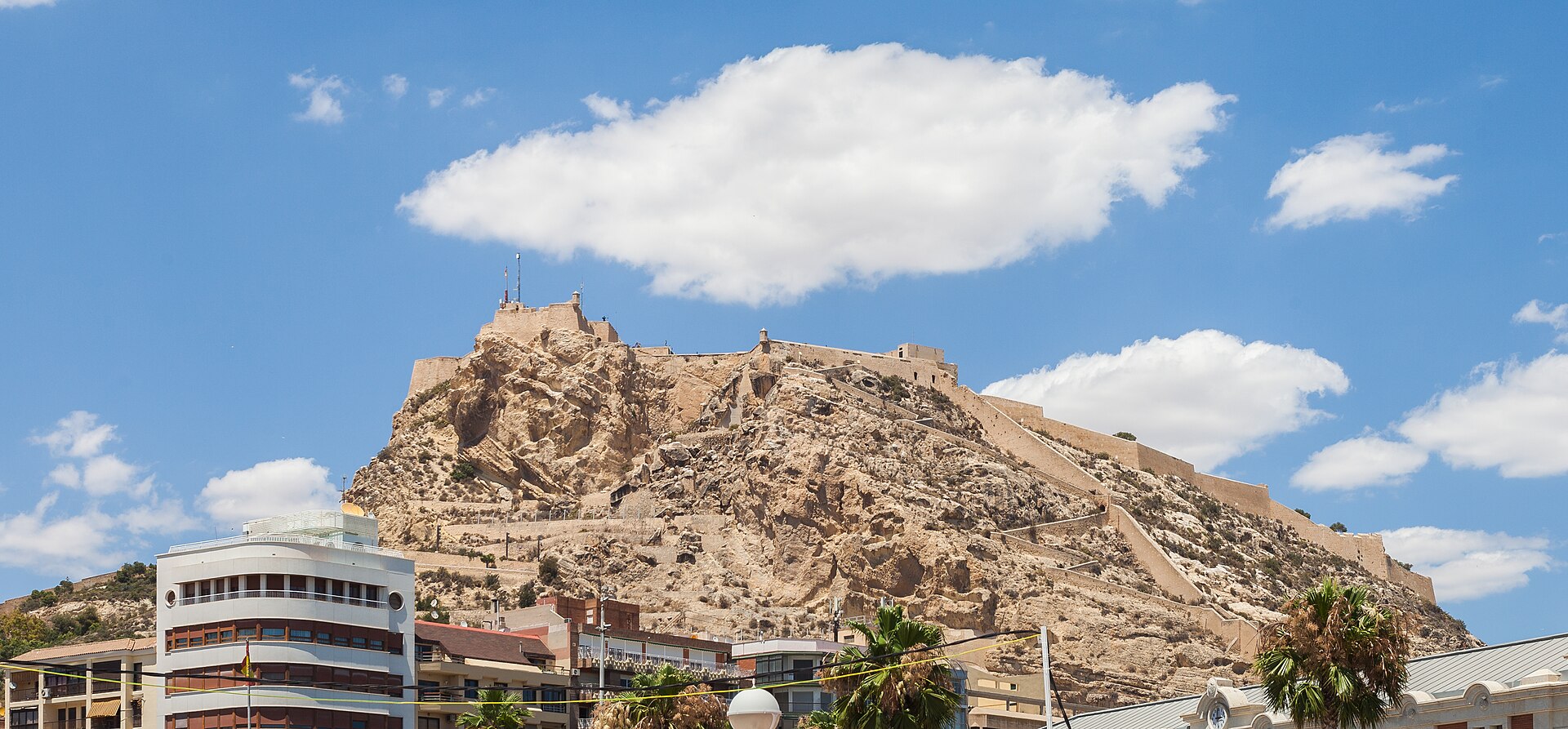 Zamek Santa Bárbara na wzgórzu nad Alicante