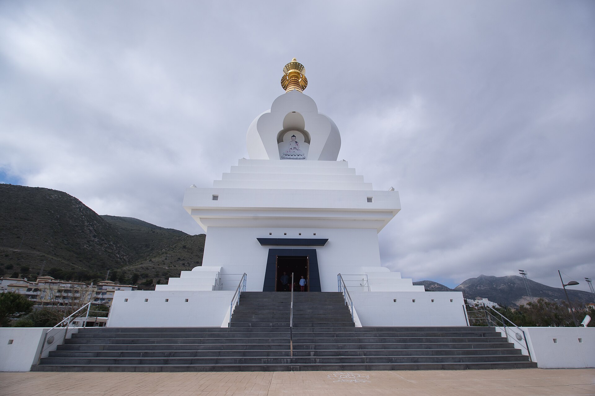 Buddyjska stupa w Benalmádenie