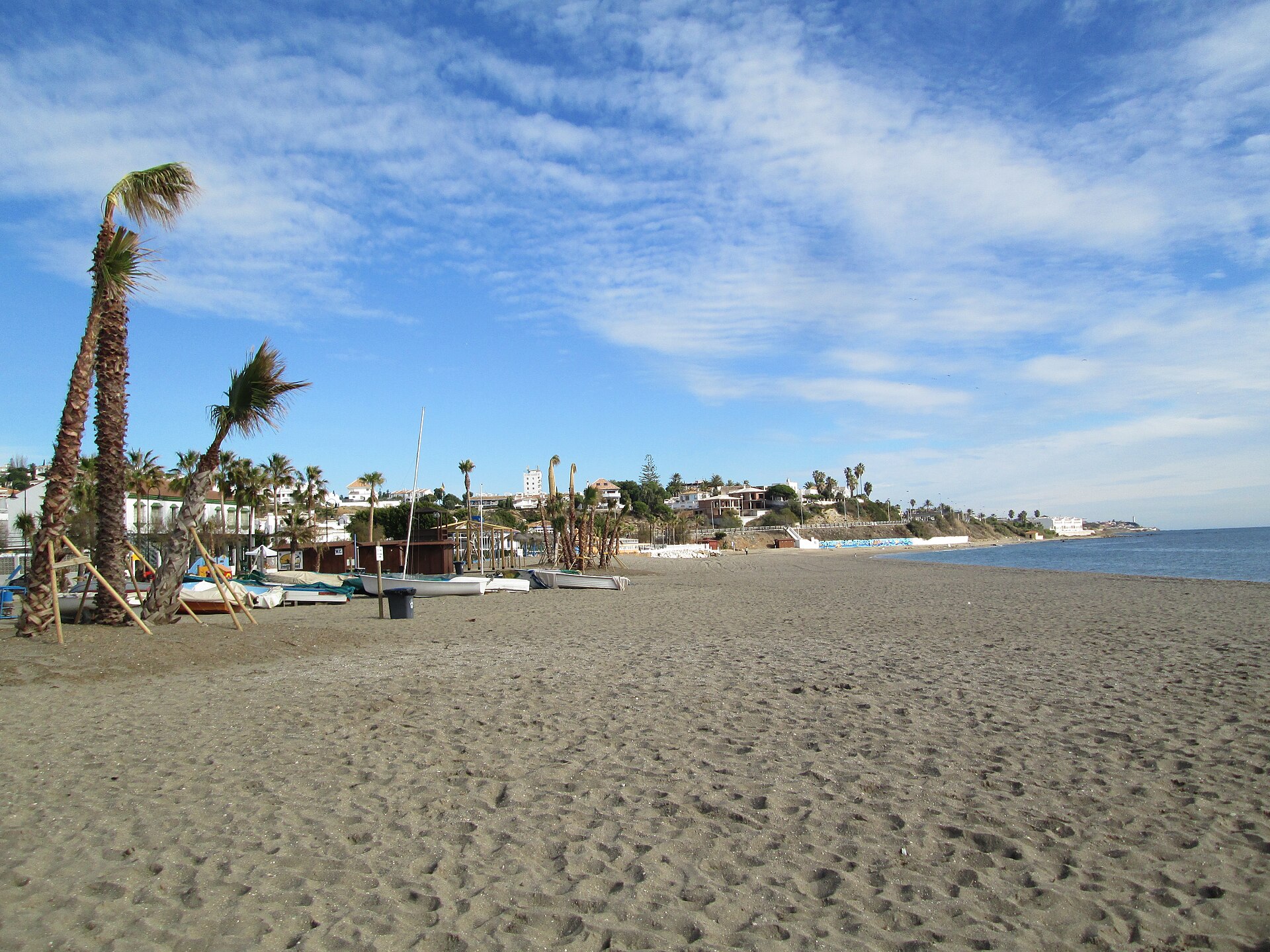 Piaszczysta plaża w La Cala de Mijas