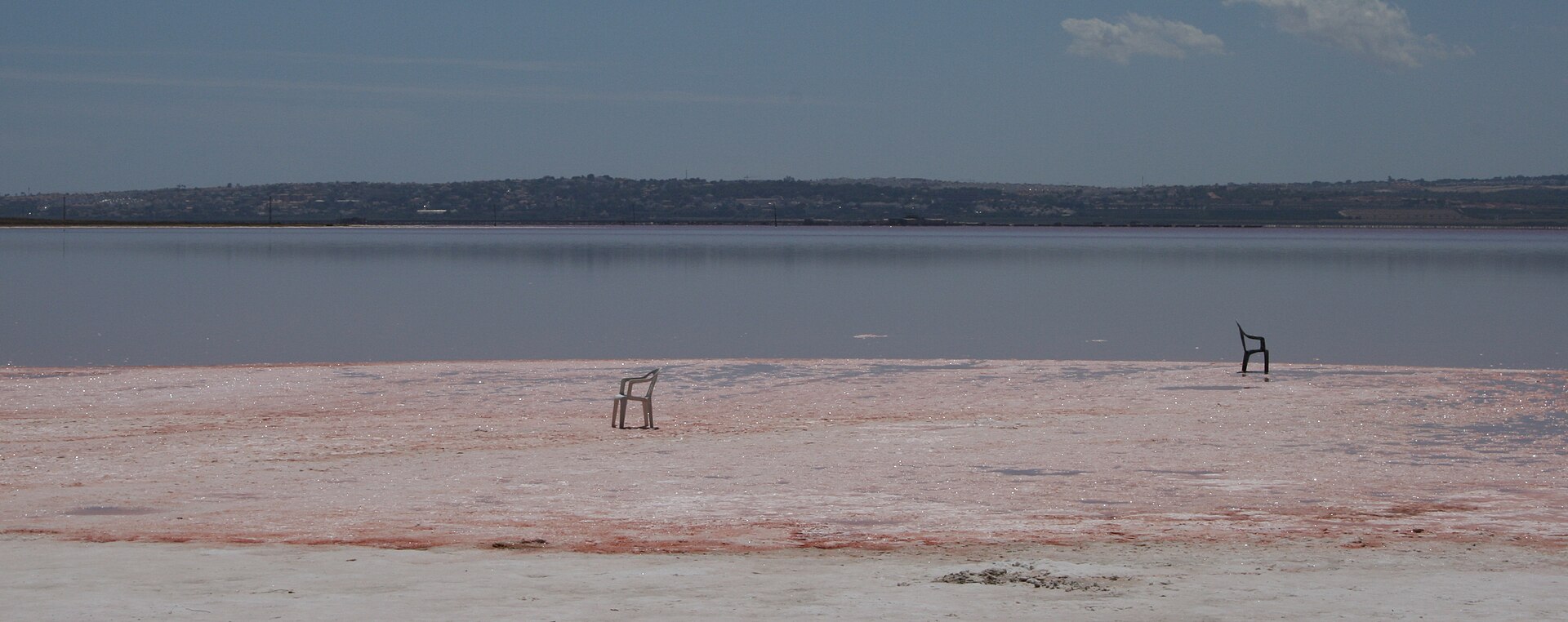 Solne jezioro w parku przyrody Lagunas de La Mata y Torrevieja