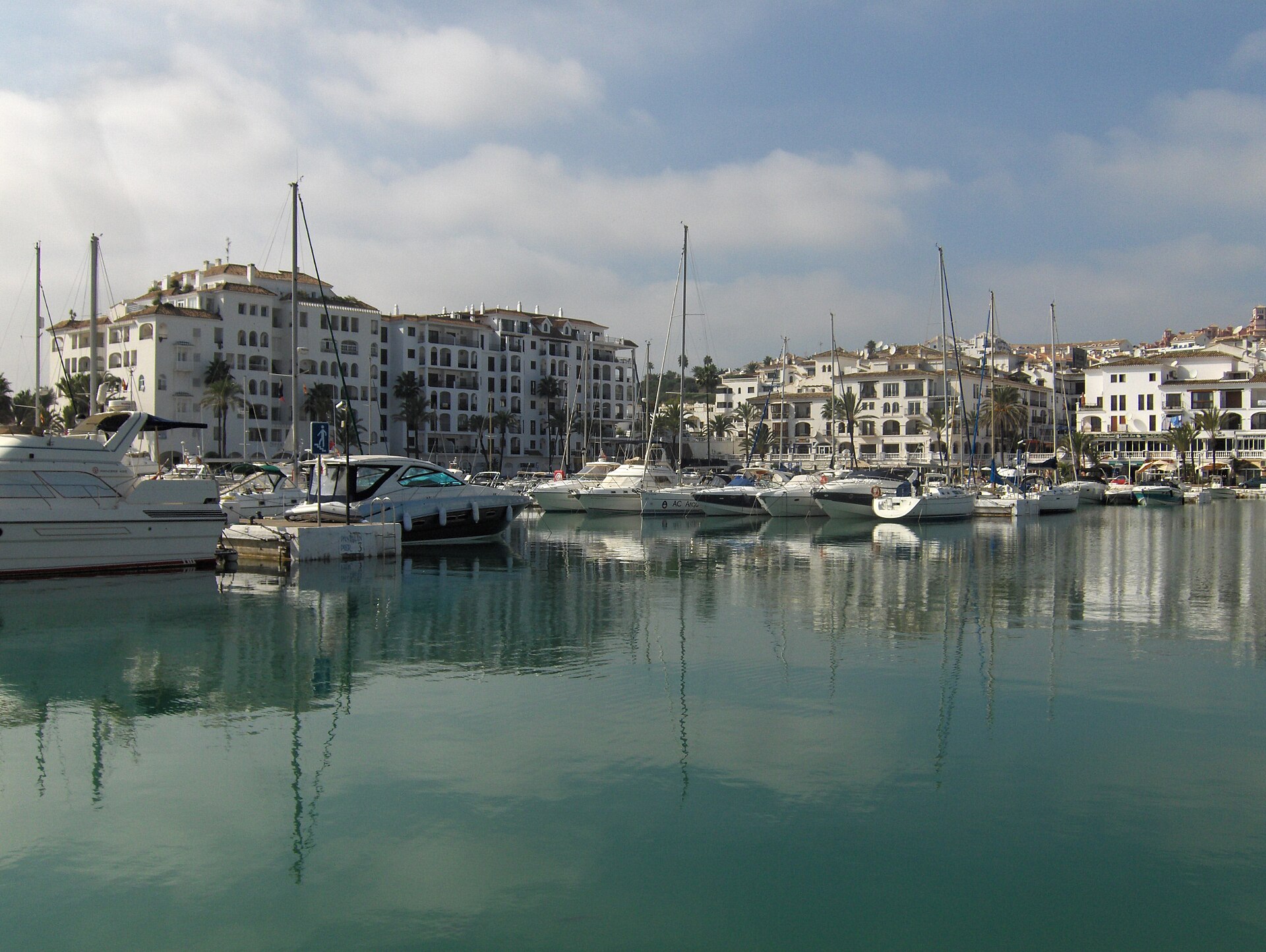 Marina w Puerto de la Duquesa