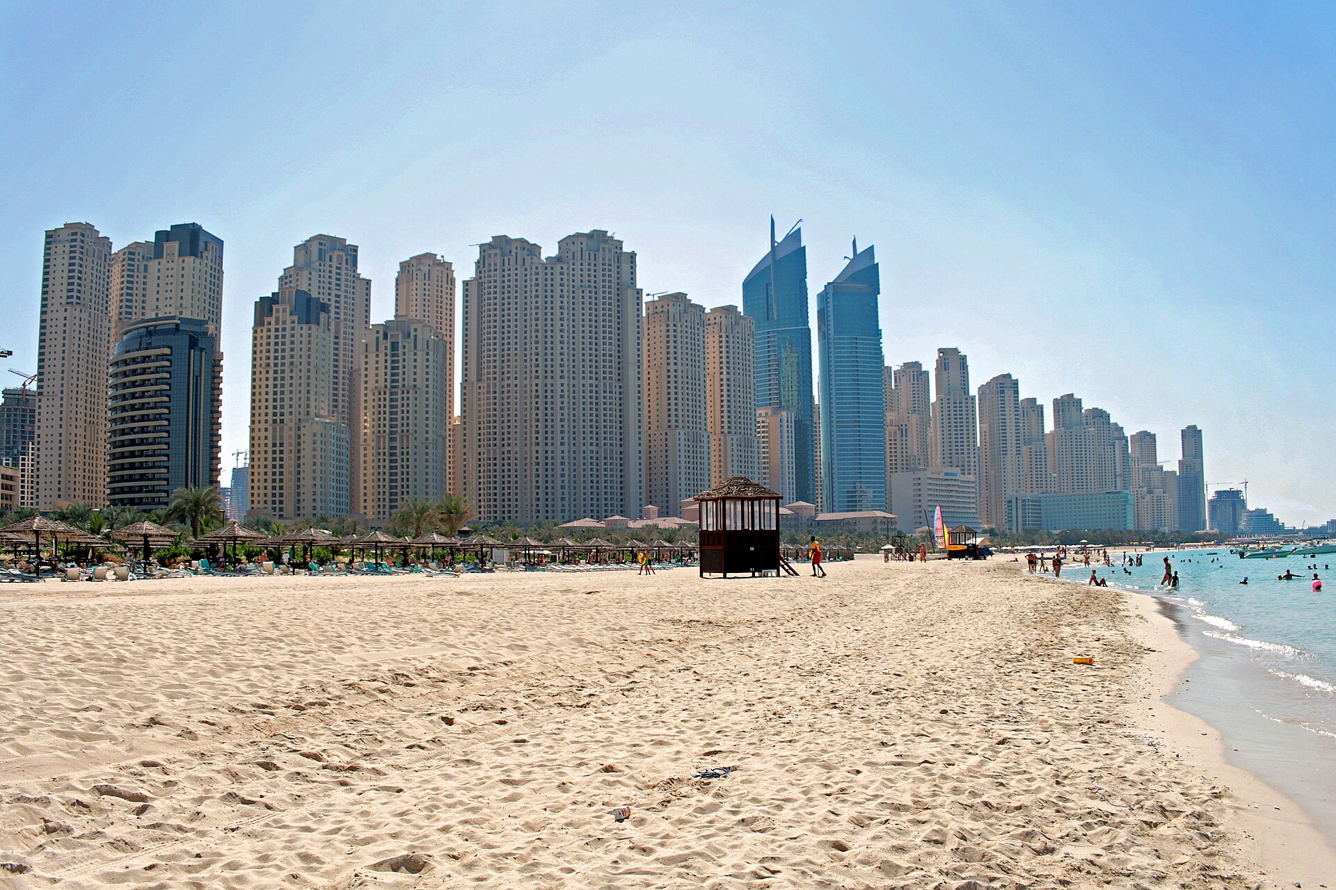 Plaża JBR i wieżowce nad Zatoką Perską
